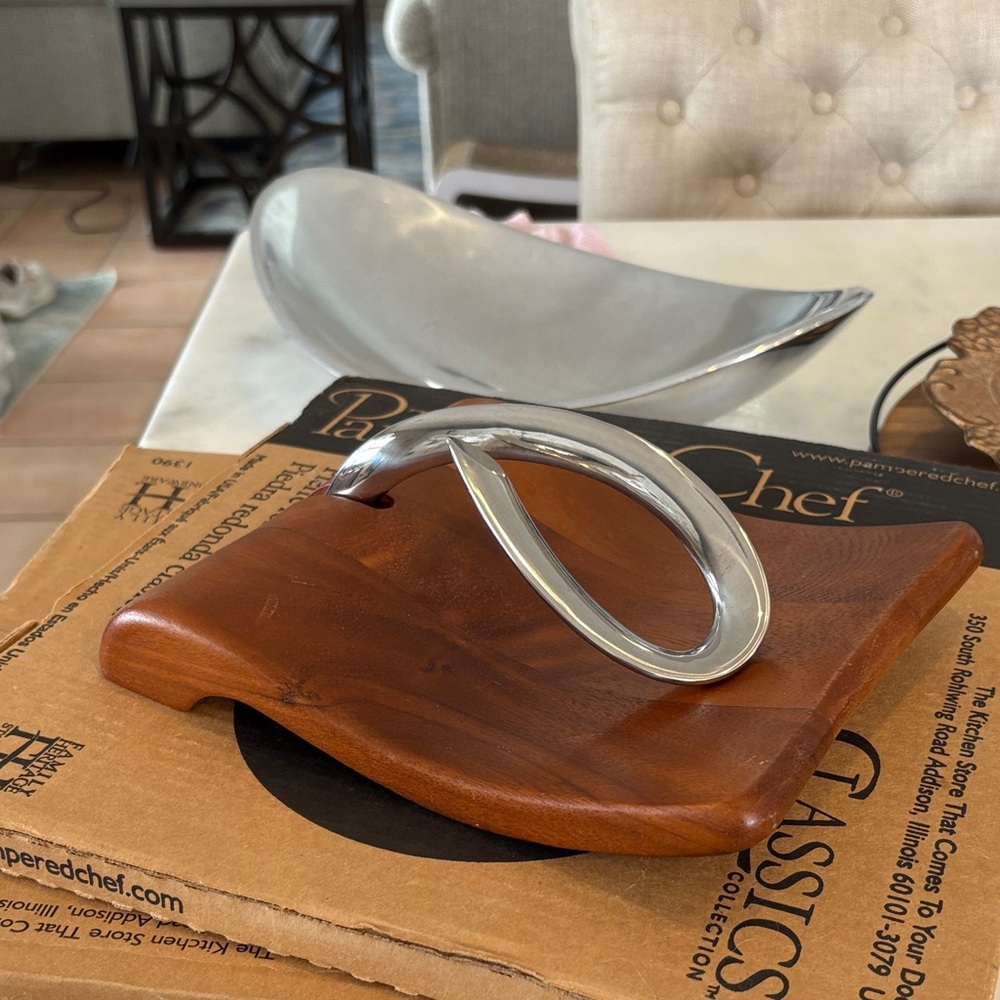 Nambe napkin holder